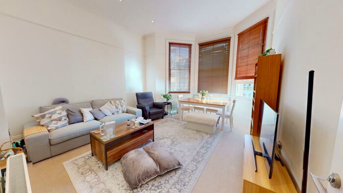 2 Bedroom Flat To Rent In First Avenue, Hove, BN3