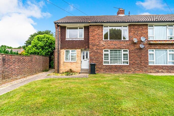 2 Bedroom Flat To Rent In Gilbert Road, Chichester, PO19