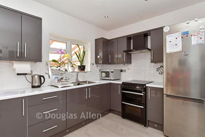 3 Bedroom Semi Detached House For Sale In Chigwell Road, Woodford Green, Essex, IG8