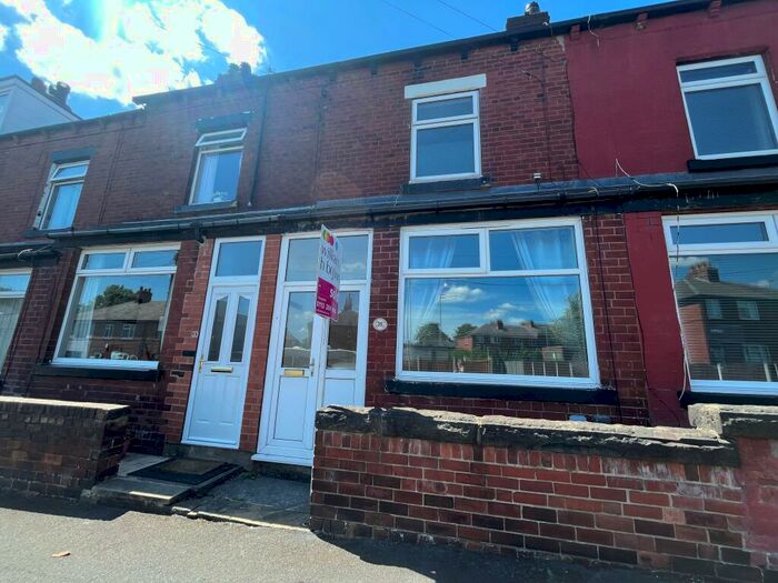 4 Bedroom House To Rent In Ecclesburn Road, Leeds, LS9