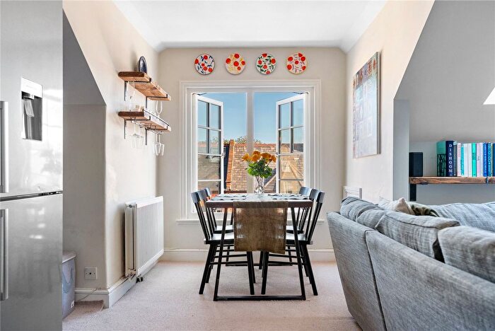 2 Bedroom Flat For Sale In Thornbury Road, Brixton, SW2