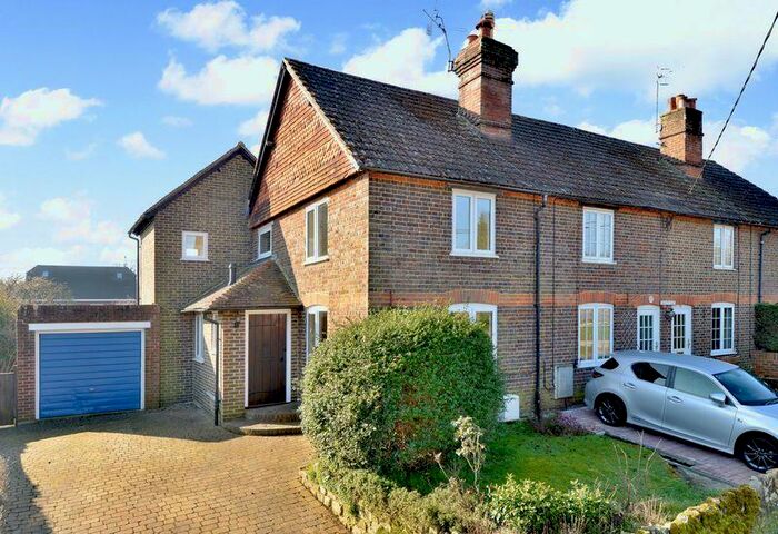 3 Bedroom Cottage To Rent In Oxted Green, Godalming, GU8