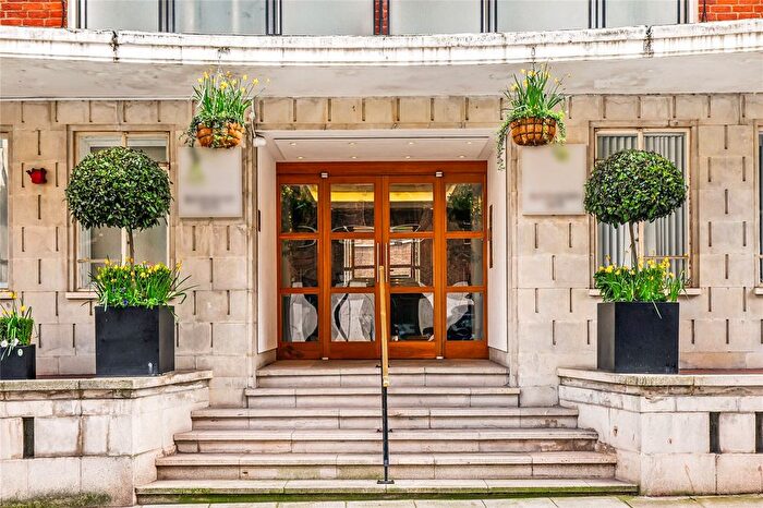 3 Bedroom Flat For Sale In Buckingham Gate, London, SW1E