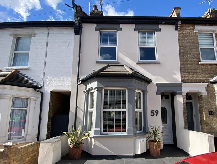 3 Bedroom Terraced House For Sale In Chinchilla Road, Southend-on-sea, SS1