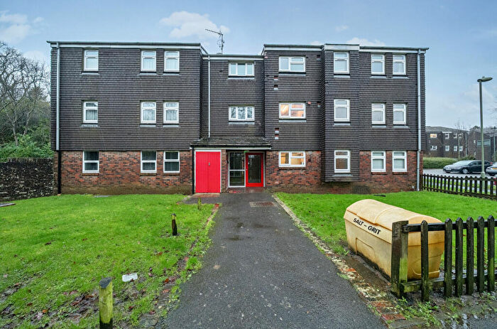 2 Bedroom Flat For Sale In Springwood Avenue, Waterlooville, Hampshire, PO7