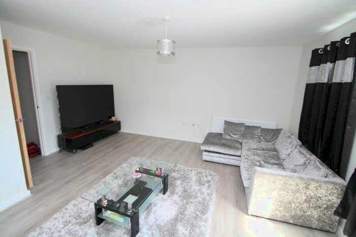 2 Bedroom Flat To Rent In Godstone Road, Caterham, CR3