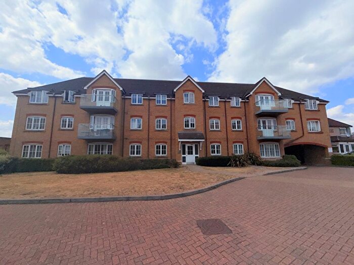 2 Bedroom Flat To Rent In St. Albans Road, Watford, WD25