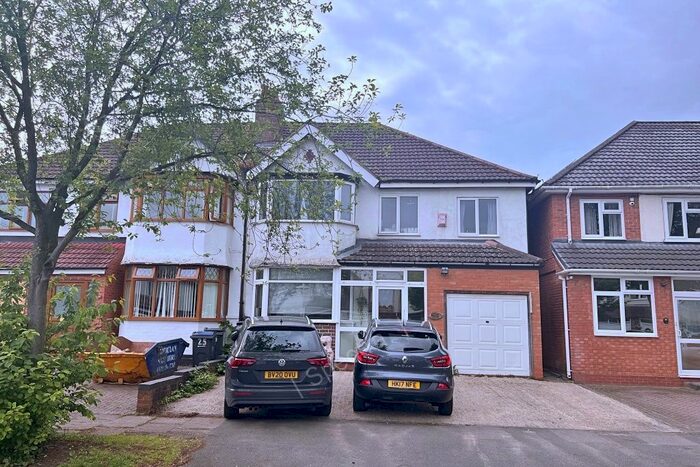 4 Bedroom Semi-Detached House To Rent In Bushmore Road, Hall Green, Birmingham, B28