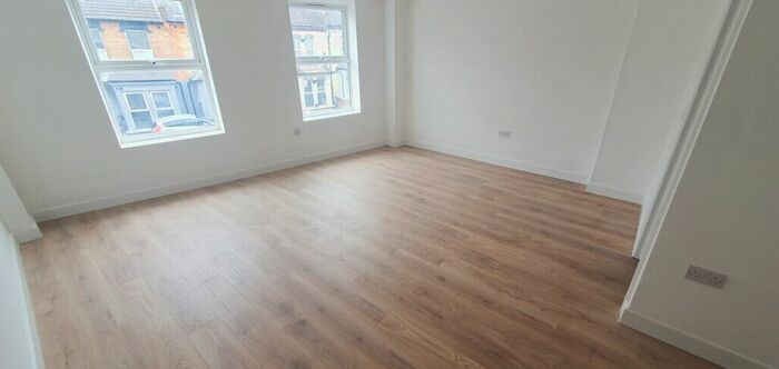 Studio To Rent In High Rd, Leyton, E15