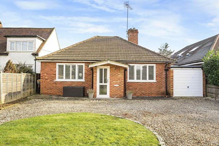 3 Bedroom Bungalow For Sale In Park View Drive North, Charvil, RG10