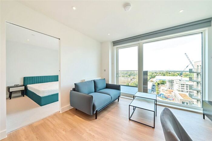 Apartment To Rent In Henley Cross, London, SE3