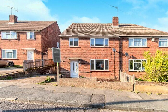 3 Bedroom Terraced House To Rent In Chiltern Close, Bexleyheath, Kent, DA7