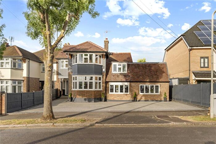 5 Bedroom Semi-Detached House For Sale In College Gardens, Chingford, London, E4