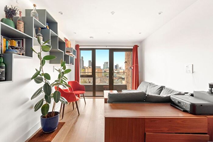 2 Bedroom Flat To Rent In Sirus House, Hemming Street, Tower Hamlets, E1