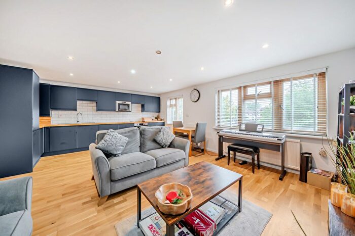 2 Bedroom Flat For Sale In Burnt Ash Hill, Lee, SE12