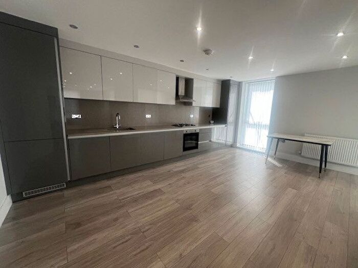 2 Bedroom Flat To Rent In Gascoigne Road, Barking, Essex, IG11