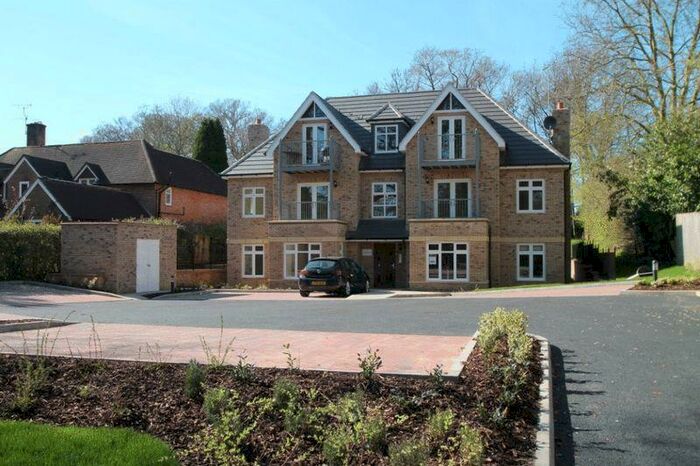 2 Bedroom Flat To Rent In Hazlemere, HP15