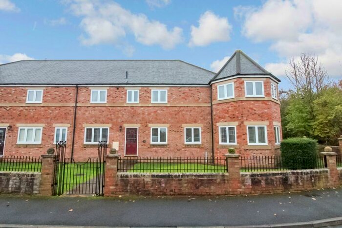 3 Bedroom Flat To Rent In Lowes Rise, Durham, Co Durham, Durham, DH1