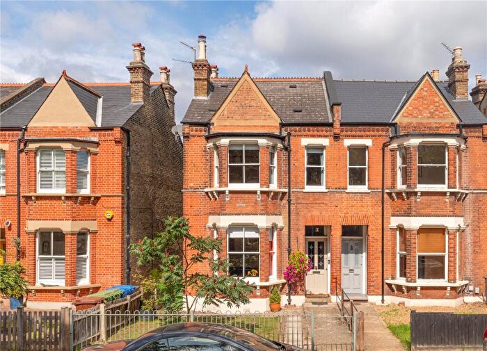 3 Bedroom Apartment For Sale In Upland Road, East Dulwich, London, SE22