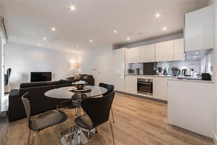 2 Bedroom Flat To Rent In Coombe House, Knapp Road, E3