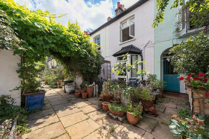 1 Bedroom Cottage To Rent In Choumert Square, London, SE15