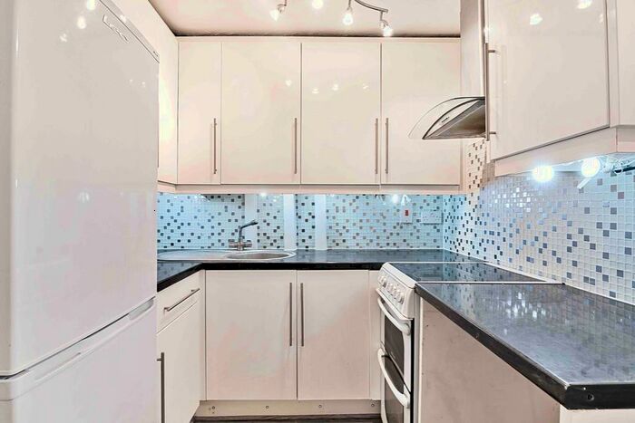 2 Bedroom Ground Flat To Rent In Thundridge Close, Welwyn Garden City, Hertfordshire, AL7