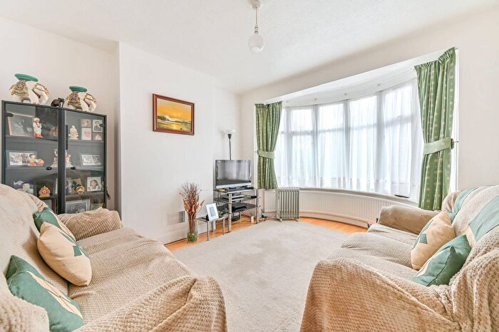 4 Bedroom Detached House For Sale In Chestnut Grove, Sudbury, Wembley, HA0