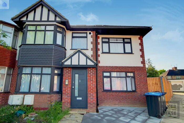 1 Bedroom Flat To Rent In New Park Avenue, London, N13