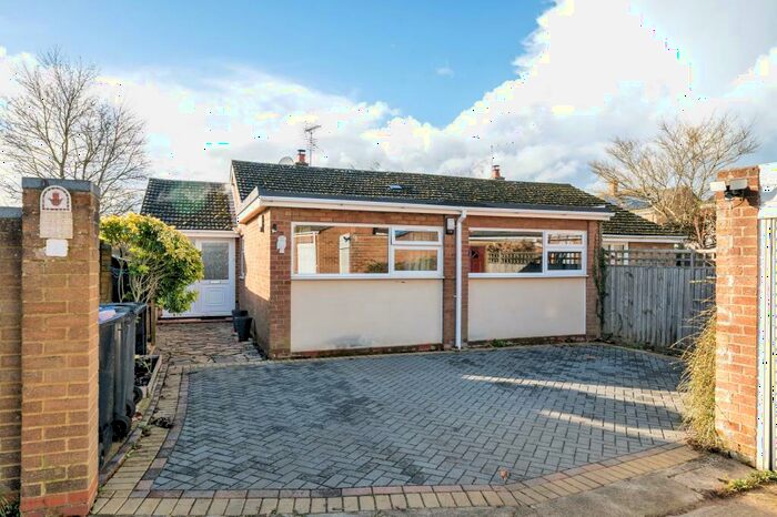 4 Bedroom Semi-Detached Bungalow For Sale In Eynsham, Witney, OX29