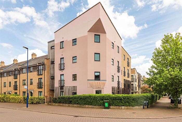 2 Bedroom Flat For Sale In Chieftain Way, Cambridge, CB4