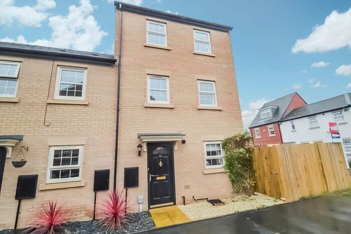 2 Bedroom Town House To Rent In Boothferry Park Halt, Hull, HU4