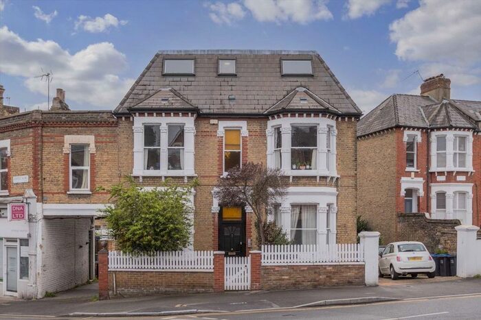 1 Bedroom Flat To Rent In Woodside, London, SW19