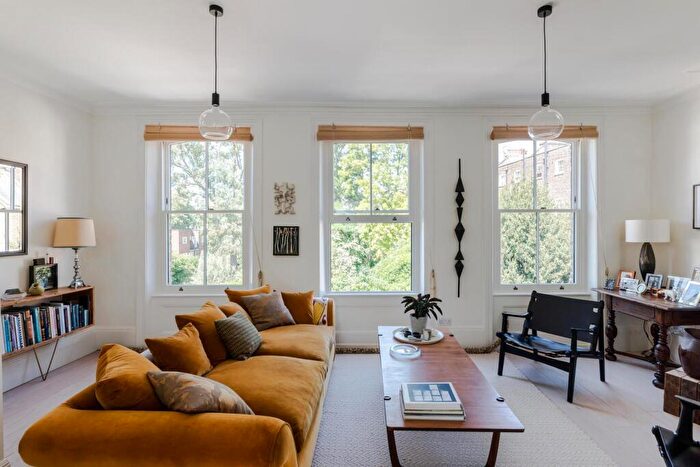 3 Bedroom Flat For Sale In London, N5