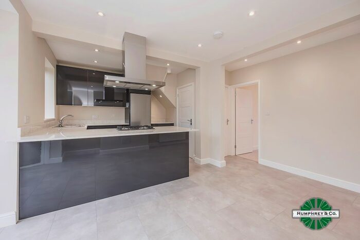 4 Bedroom End Of Terrace House To Rent In D'arcy Gardens, Harrow, HA3