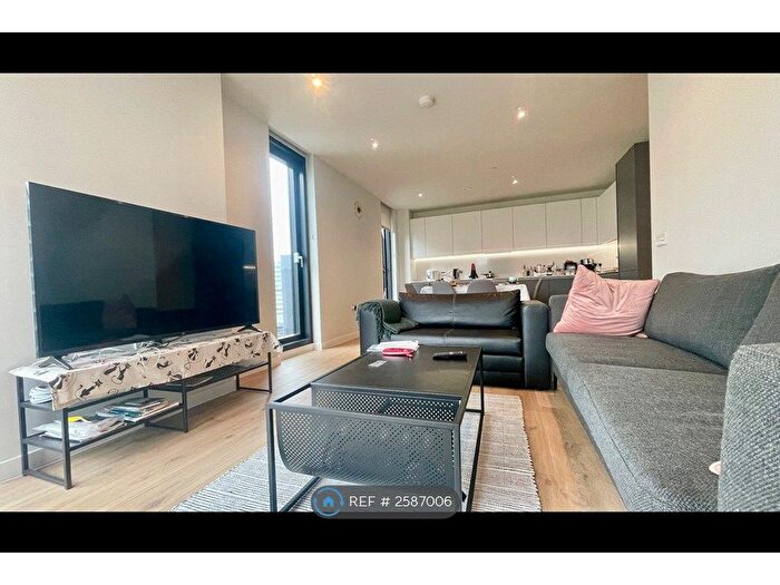 3 Bedroom Flat To Rent In Aspin Lane, Manchester, M4