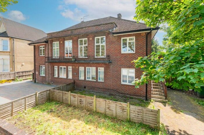 2 Bedroom Flat To Rent In Inchmery Road London, SE6