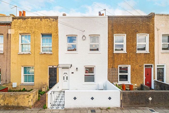 3 Bedroom Property For Sale In Fountain Road, Tooting, SW17