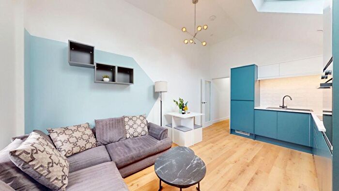 1 Bedroom Flat To Rent In Monthermer Road, Cathays, Cardiff, CF24