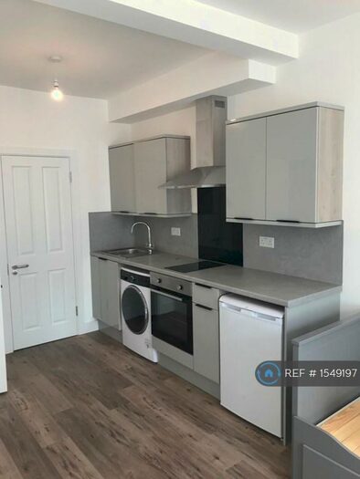 Studio To Rent In Winchester Road, London, N9