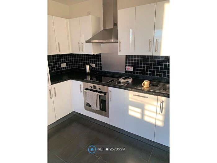 2 Bedroom Flat To Rent In Lait House, Beckenham, BR3