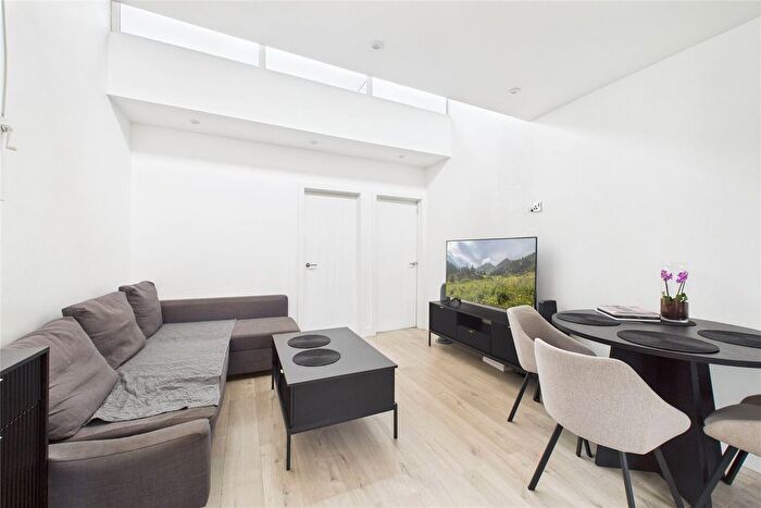 2 Bedroom Maisonette To Rent In Peach Street, Wokingham, Berkshire, RG40