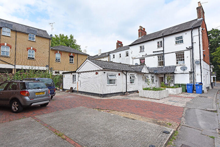 1 Bedroom Flat To Rent In High Street, Aldershot, Hampshire, GU11