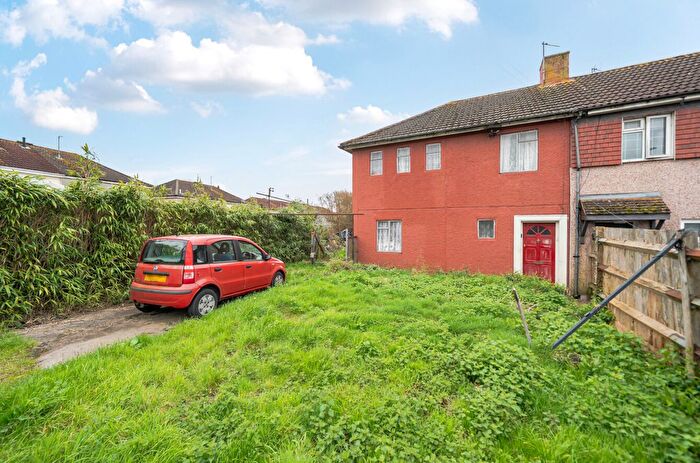3 Bedroom End Terrace House For Sale In Middle Park Way, Havant, Hampshire, PO9