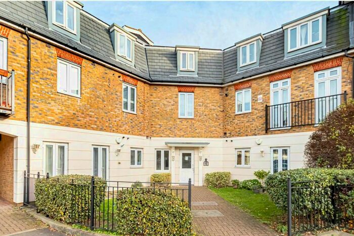 2 Bedroom Flat To Rent In Elizabeth Gardens, Isleworth, TW7