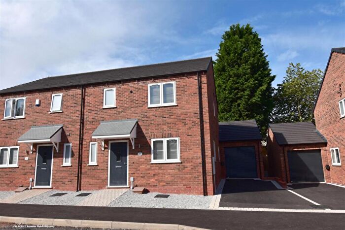 3 Bedroom Semi-Detached House To Rent In Breedon Close, Kingsbury, B78