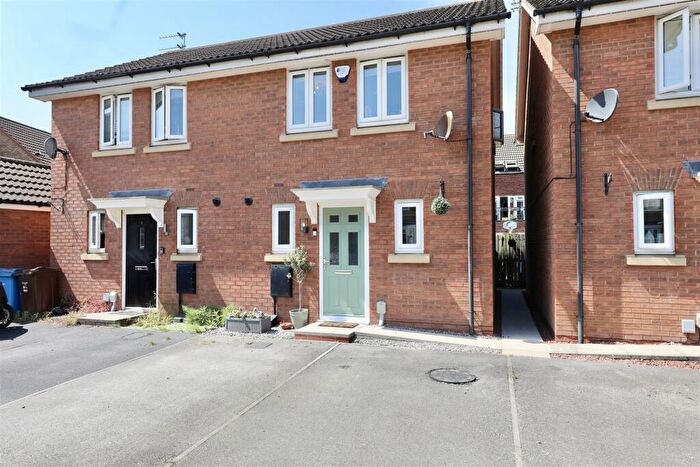 3 Bedroom Semi-Detached House For Sale In Barnard Park, Kingswood, Hull, HU7