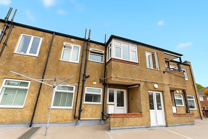 2 Bedroom Flat For Sale In Teesdale Court, Isleworth, Greater London, TW7