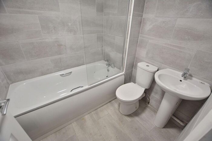 2 Bedroom Flat To Rent In Cemetery Road, Porth, CF39