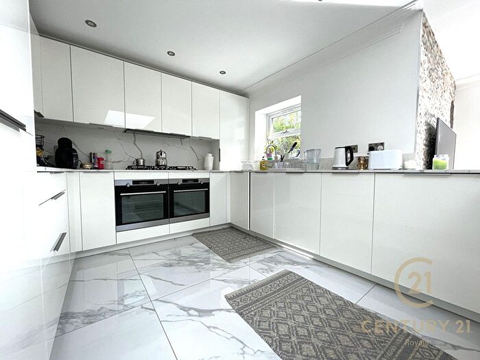 4 Bedroom Semi-detached House For Sale In Ancaster Crescent, New Malden, KT3