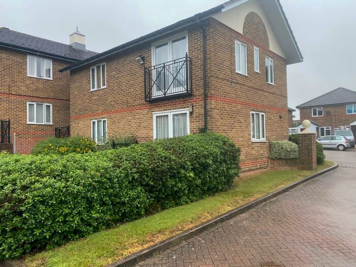 2 Bedroom Flat To Rent In Port Rise, Chatham, ME4